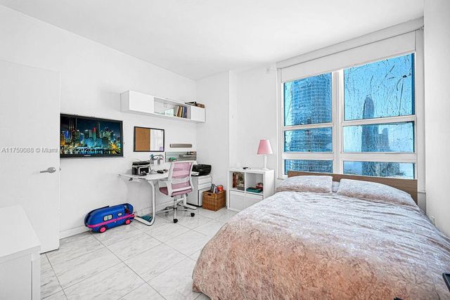 950 Brickell Bay Dr 3605, Miami, FL 33131