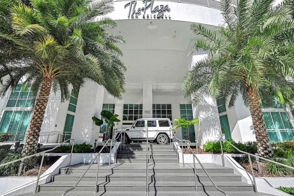 950 Brickell Bay Dr 3605, Miami, FL 33131