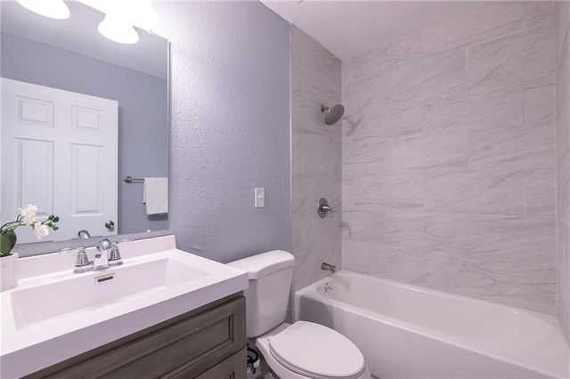 2707 PARK Avenue, Kansas City, MO 64109