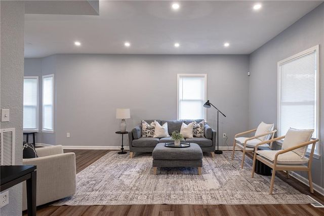 2707 PARK Avenue, Kansas City, MO 64109