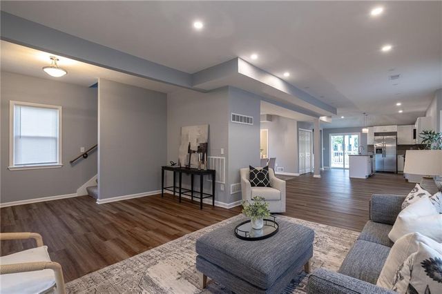 2707 PARK Avenue, Kansas City, MO 64109