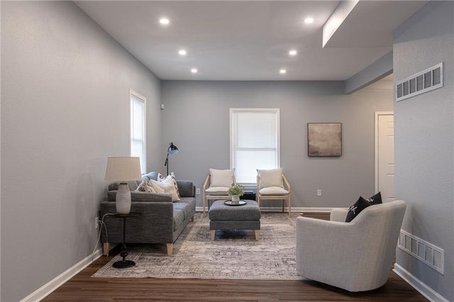 2707 PARK Avenue, Kansas City, MO 64109