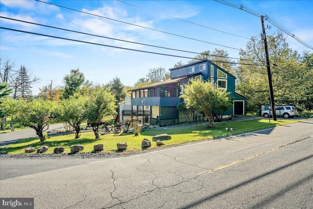 2117 ROSEMONT DR, Tobyhanna, PA 18466