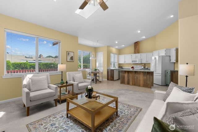 2744 Sutherland Place, Steilacoom, WA 98388