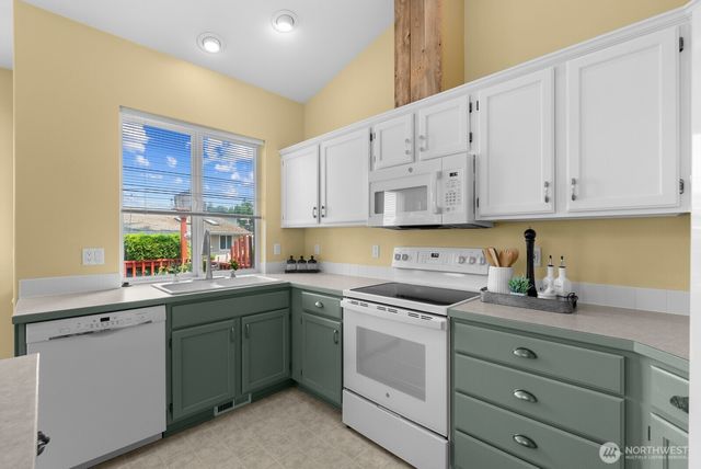 2744 Sutherland Place, Steilacoom, WA 98388