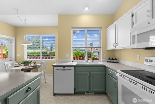 2744 Sutherland Place, Steilacoom, WA 98388