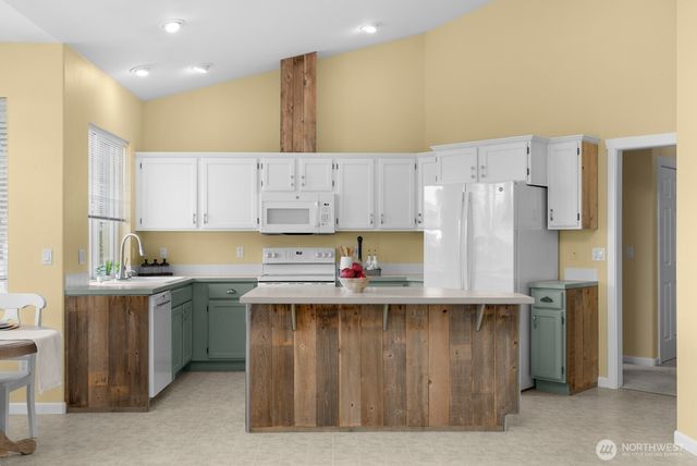 2744 Sutherland Place, Steilacoom, WA 98388