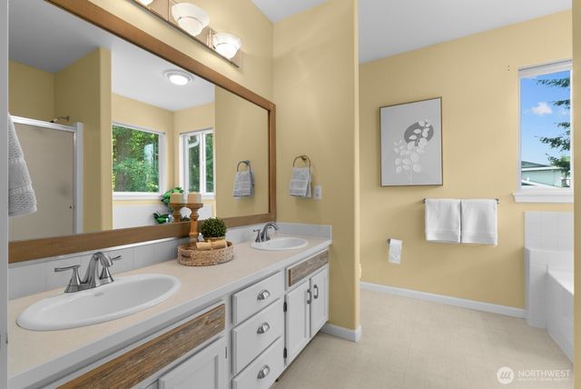 2744 Sutherland Place, Steilacoom, WA 98388