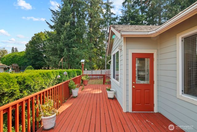 2744 Sutherland Place, Steilacoom, WA 98388