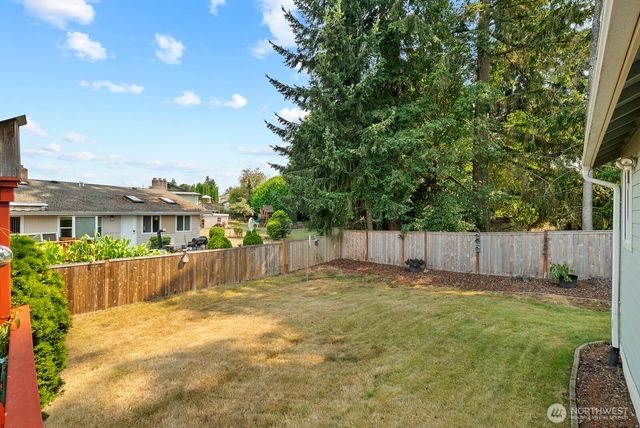 2744 Sutherland Place, Steilacoom, WA 98388