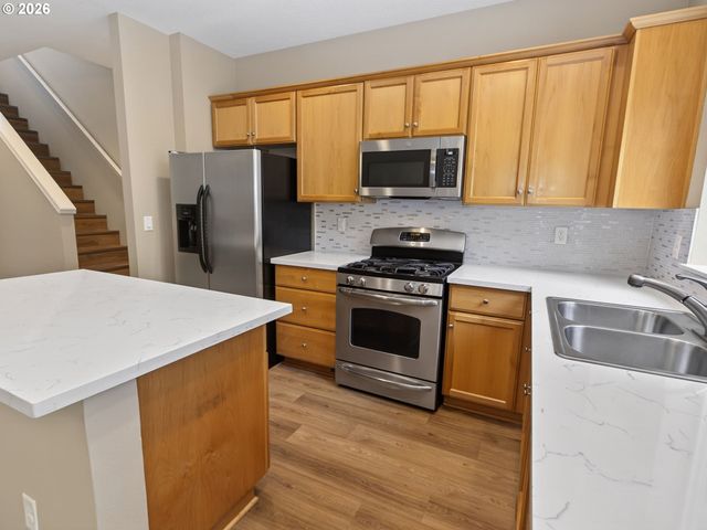 4581 Se SATINWOOD St, Hillsboro, OR 97123