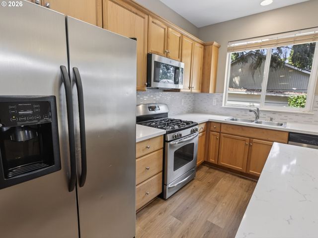4581 Se SATINWOOD St, Hillsboro, OR 97123