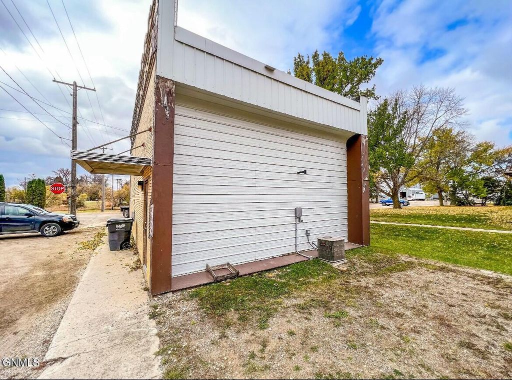 305 Main Street, Buffalo, ND 58011 photo 3