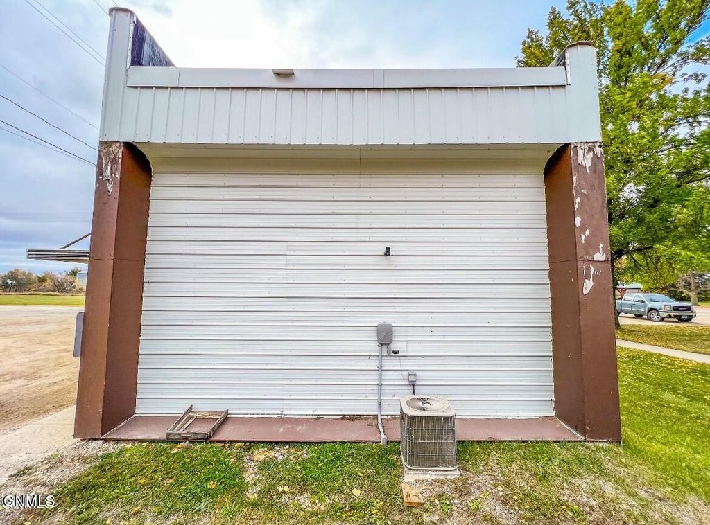 305 Main Street, Buffalo, ND 58011 photo 4