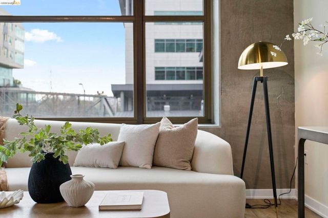 311 311 2nd St 311, Oakland, CA 94607