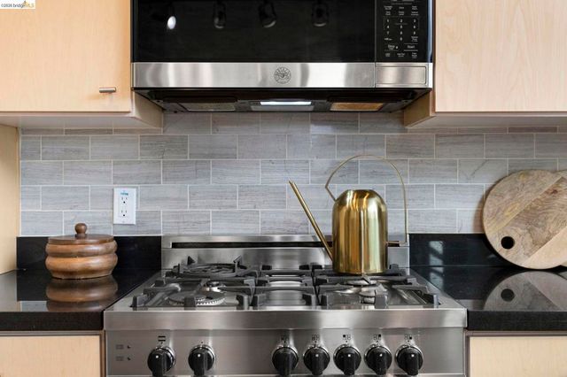 311 311 2nd St 311, Oakland, CA 94607