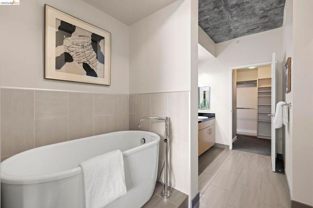 311 311 2nd St 311, Oakland, CA 94607