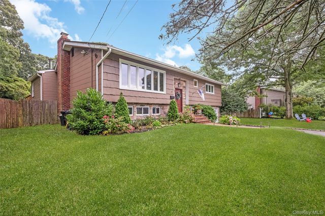 27 Baywood Lane, Bayport, NY 11705