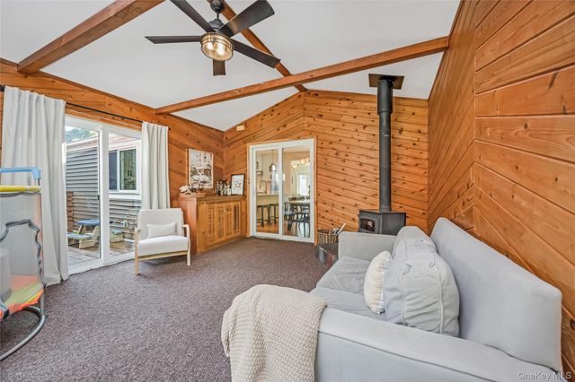 27 Baywood Lane, Bayport, NY 11705