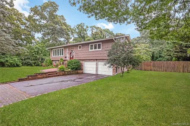 27 Baywood Lane, Bayport, NY 11705