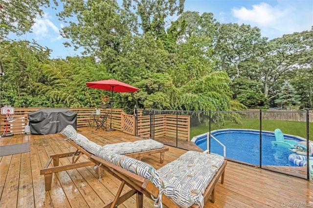 27 Baywood Lane, Bayport, NY 11705