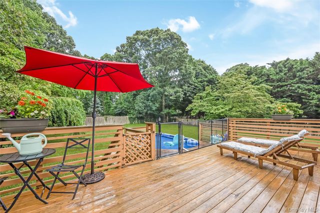 27 Baywood Lane, Bayport, NY 11705