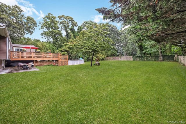 27 Baywood Lane, Bayport, NY 11705
