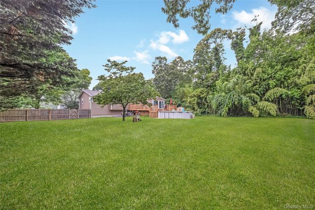 27 Baywood Lane, Bayport, NY 11705