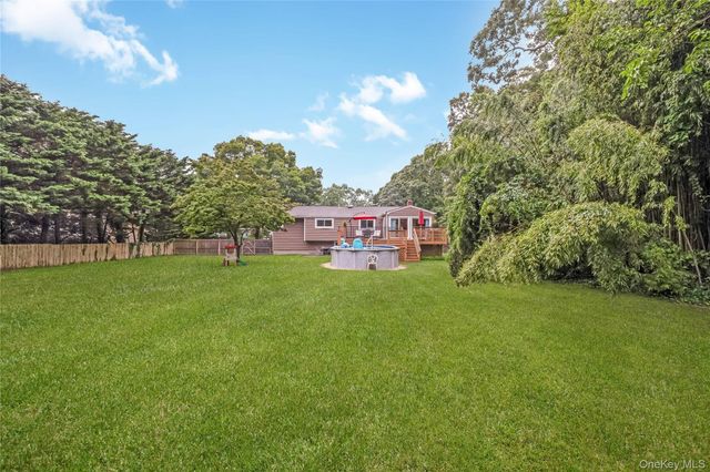 27 Baywood Lane, Bayport, NY 11705