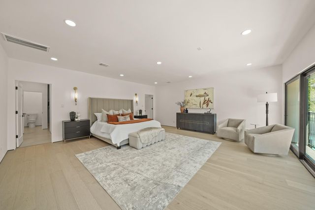 5207 Braesheather Drive, Houston, TX 77096