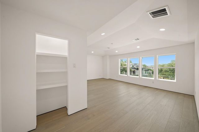 5207 Braesheather Drive, Houston, TX 77096