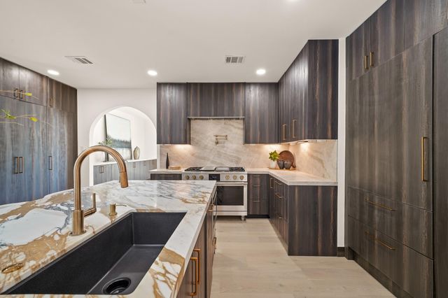 5207 Braesheather Drive, Houston, TX 77096