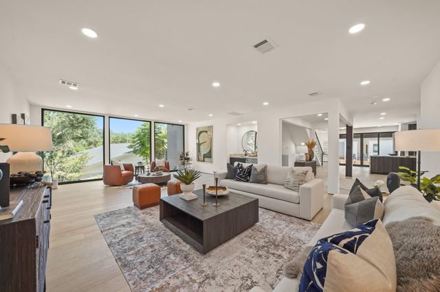 5207 Braesheather Drive, Houston, TX 77096