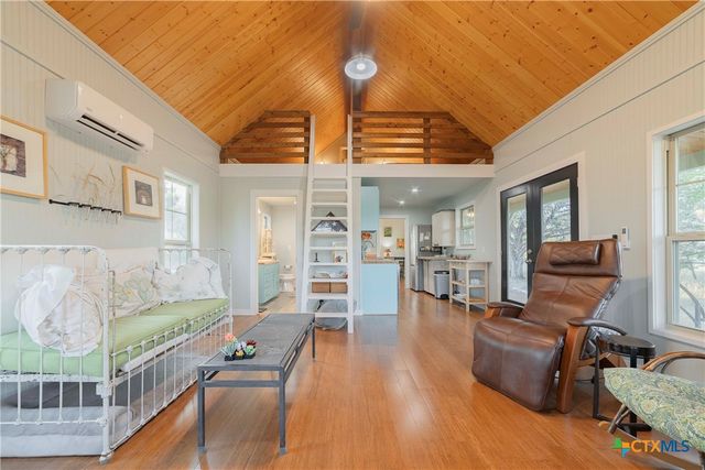 8507 Hammett's Crossing, Round Mountain, TX 78663