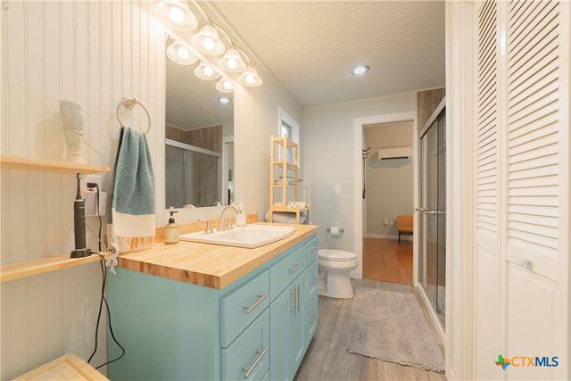 8507 Hammett's Crossing, Round Mountain, TX 78663