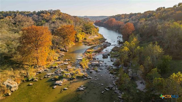 8507 Hammett's Crossing, Round Mountain, TX 78663