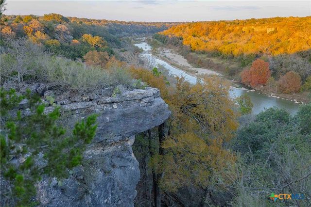 8507 Hammett's Crossing, Round Mountain, TX 78663