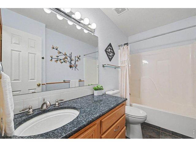 1010 N 4th St, Johnstown, CO 80534
