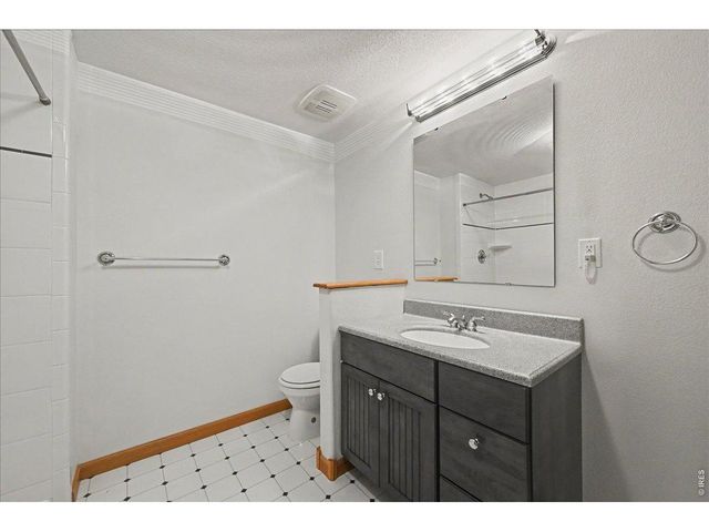 1010 N 4th St, Johnstown, CO 80534