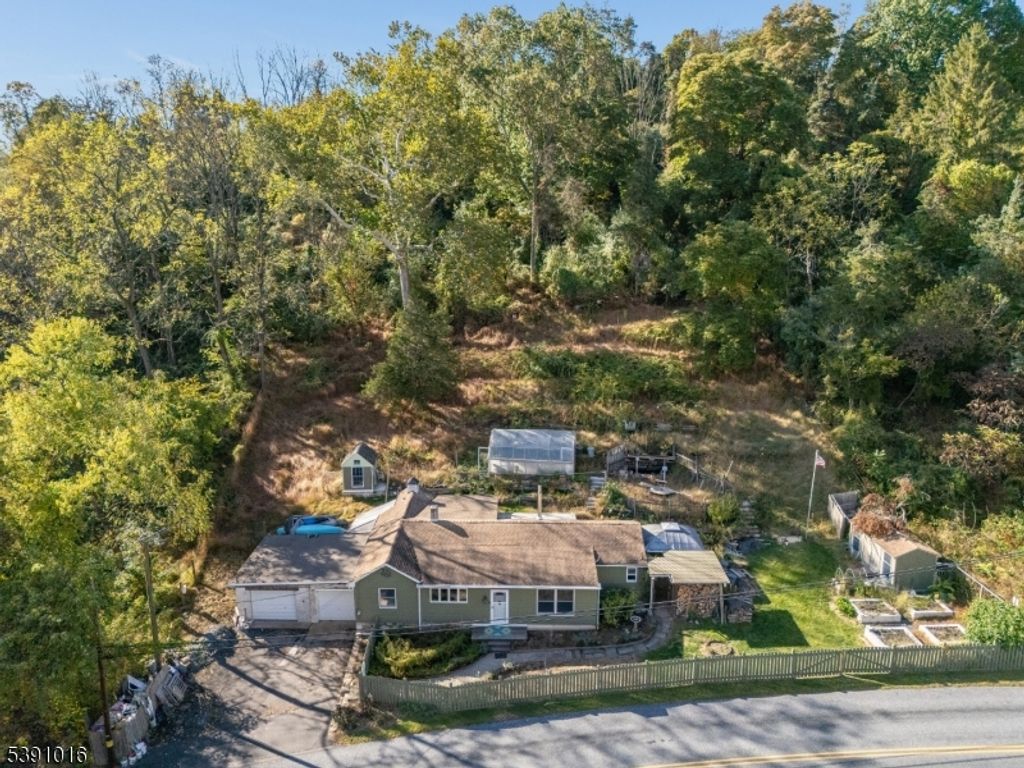 418 Church Rd, Holland Twp., NJ 08848