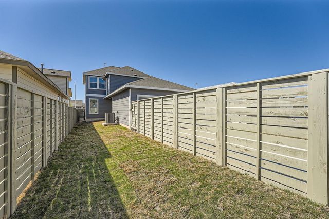 192 Weaver LN, Bastrop, TX 78602