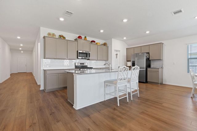 656 Silver Springs BND, Kyle, TX 78640