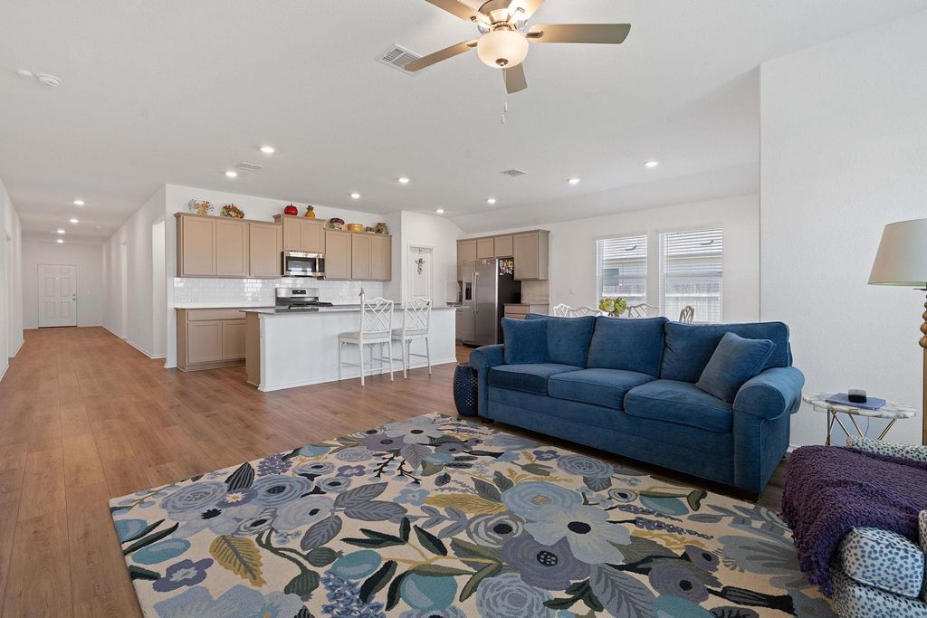 656 Silver Springs BND, Kyle, TX 78640