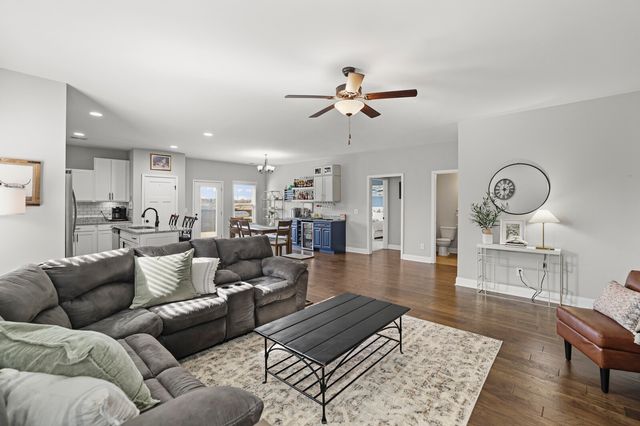 1159 Westgate Dr, Gallatin, TN 37066