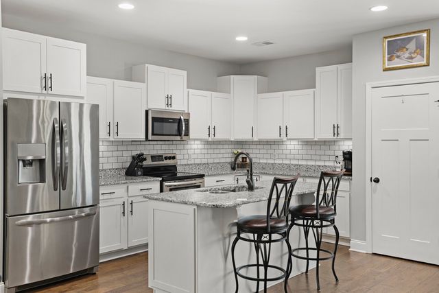 1159 Westgate Dr, Gallatin, TN 37066