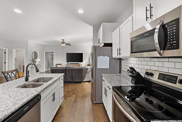 1159 Westgate Dr, Gallatin, TN 37066