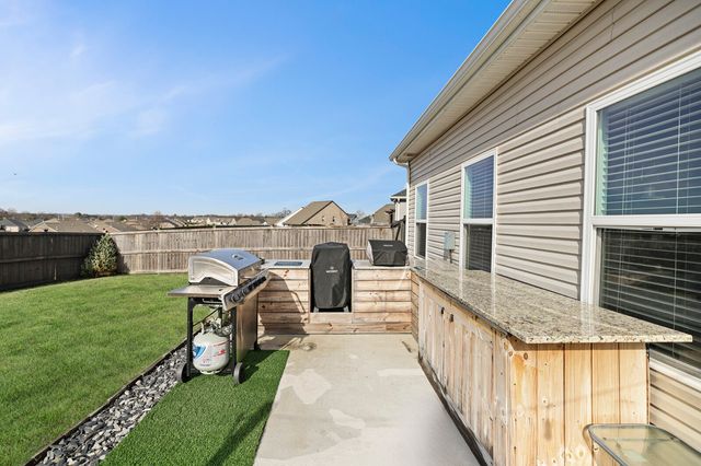 1159 Westgate Dr, Gallatin, TN 37066