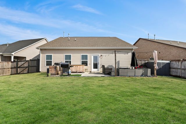 1159 Westgate Dr, Gallatin, TN 37066