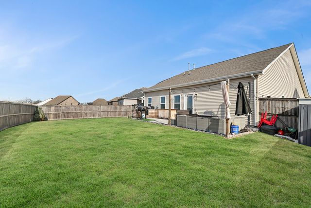 1159 Westgate Dr, Gallatin, TN 37066