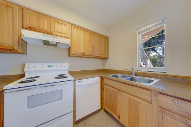8301 BARDMOOR BOULEVARD 110, Seminole, FL 33777